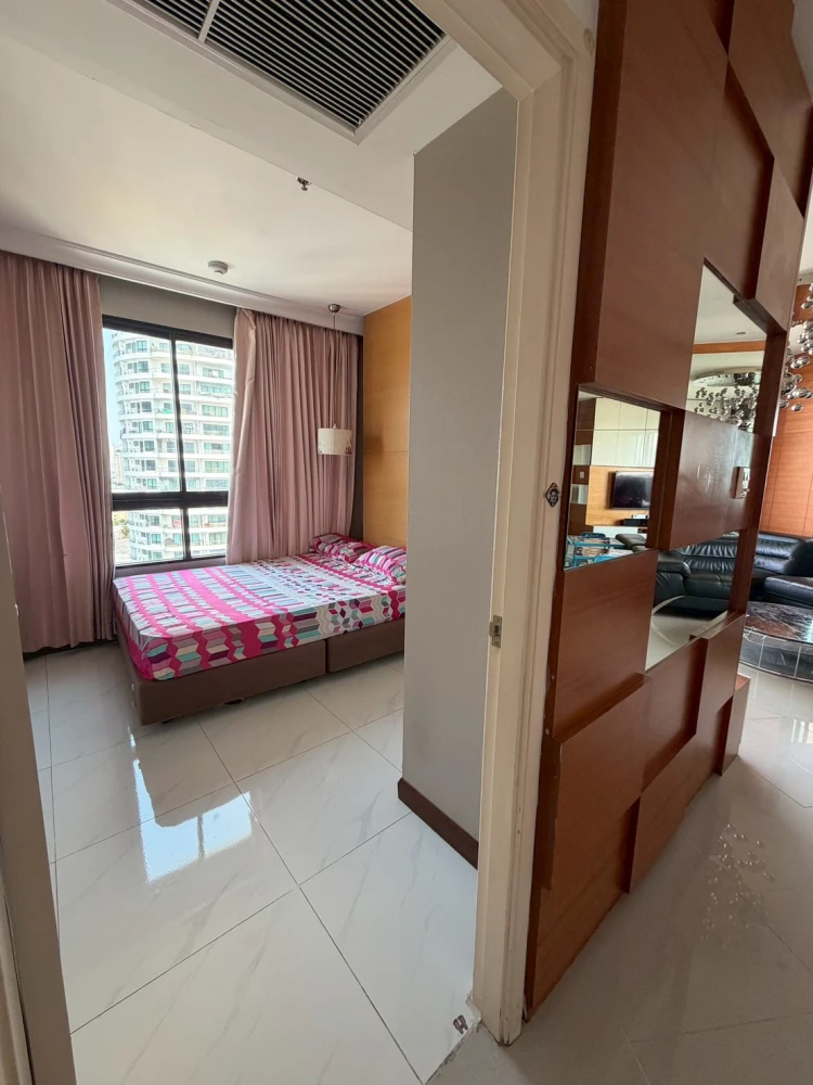 For Sale: Supalai Casa Riva Condo – Spacious, Beautiful & Clean Room