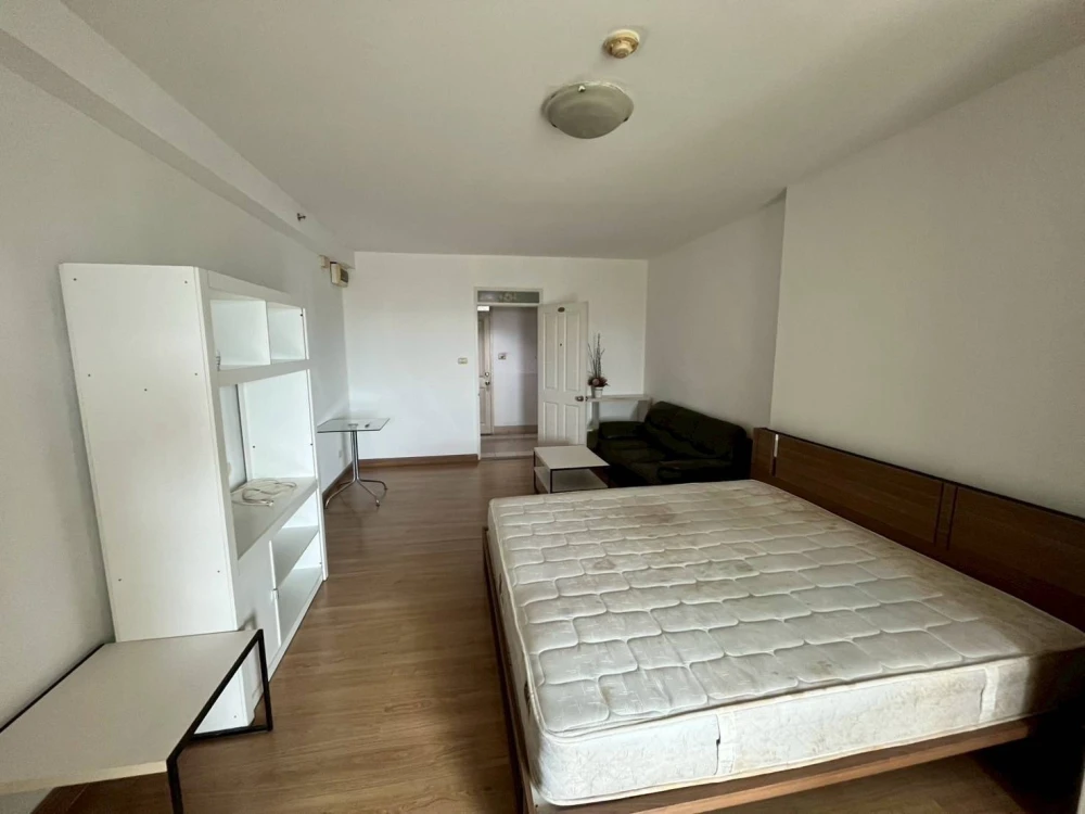 Condo for sale: Supalai Park Srinakarin. Beautiful and comfortable unit. Buy now!!