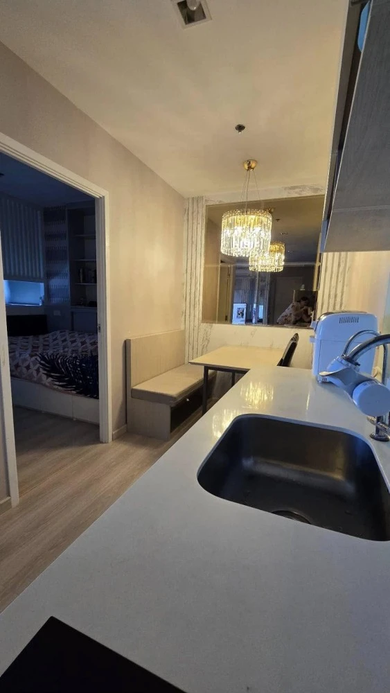 Condo for sale, Skyline Ratchaprarop, 21st floor, Chao Phraya River view, has a balcony, can be the owner now.