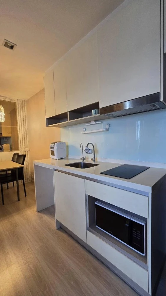 Condo for sale, Skyline Ratchaprarop, 21st floor, Chao Phraya River view, has a balcony, can be the owner now.