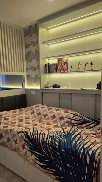 Condo for sale, Skyline Ratchaprarop, 21st floor, Chao Phraya River view, has a balcony, can be the owner now.