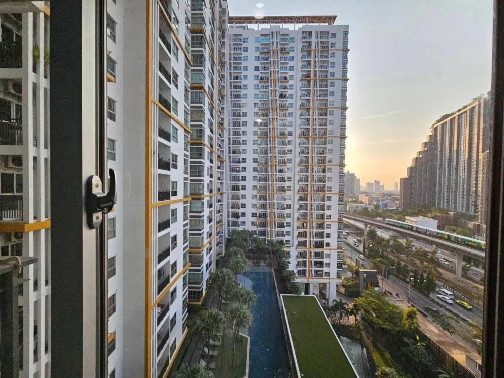 ขาย คอนโด เดอะ พาร์คแลนด์ ตากสิน – ท่าพระ ห้องรีโนเวทใหม่ วิวสระว่ายน้ำ บรรยากาศดี พร้อมอยู่ จองเลย!