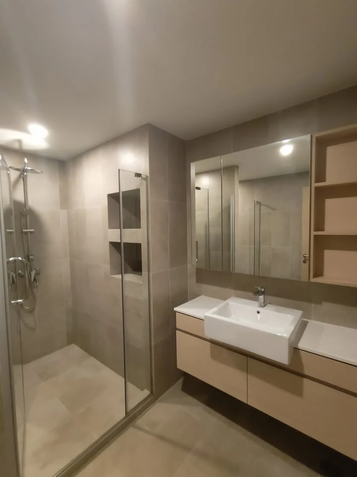 Condo for sale, The Shade Sathorn 1, corner room, ready to move in, 2 bedrooms, new room, fully furnished, book now!