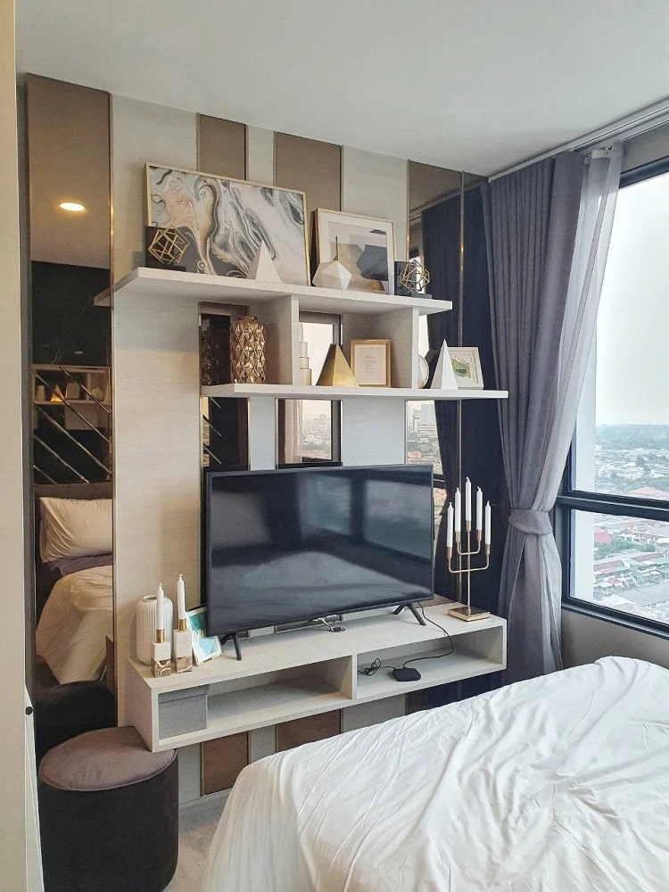 Condo for sale, The Tree Charansanitwong 30, well decorated with built-ins, 21st floor, comfortable bed, if you miss it if you're late.