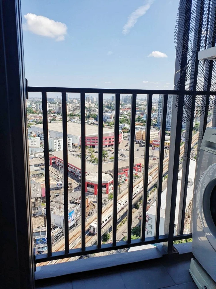 Condo for sale, The Tree Charansanitwong 30, well decorated with built-ins, 21st floor, comfortable bed, if you miss it if you're late.