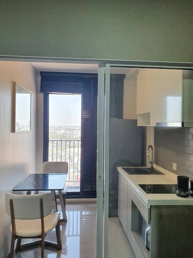 Condo for sale, The Tree Charansanitwong 30, well decorated with built-ins, 21st floor, comfortable bed, if you miss it if you're late.