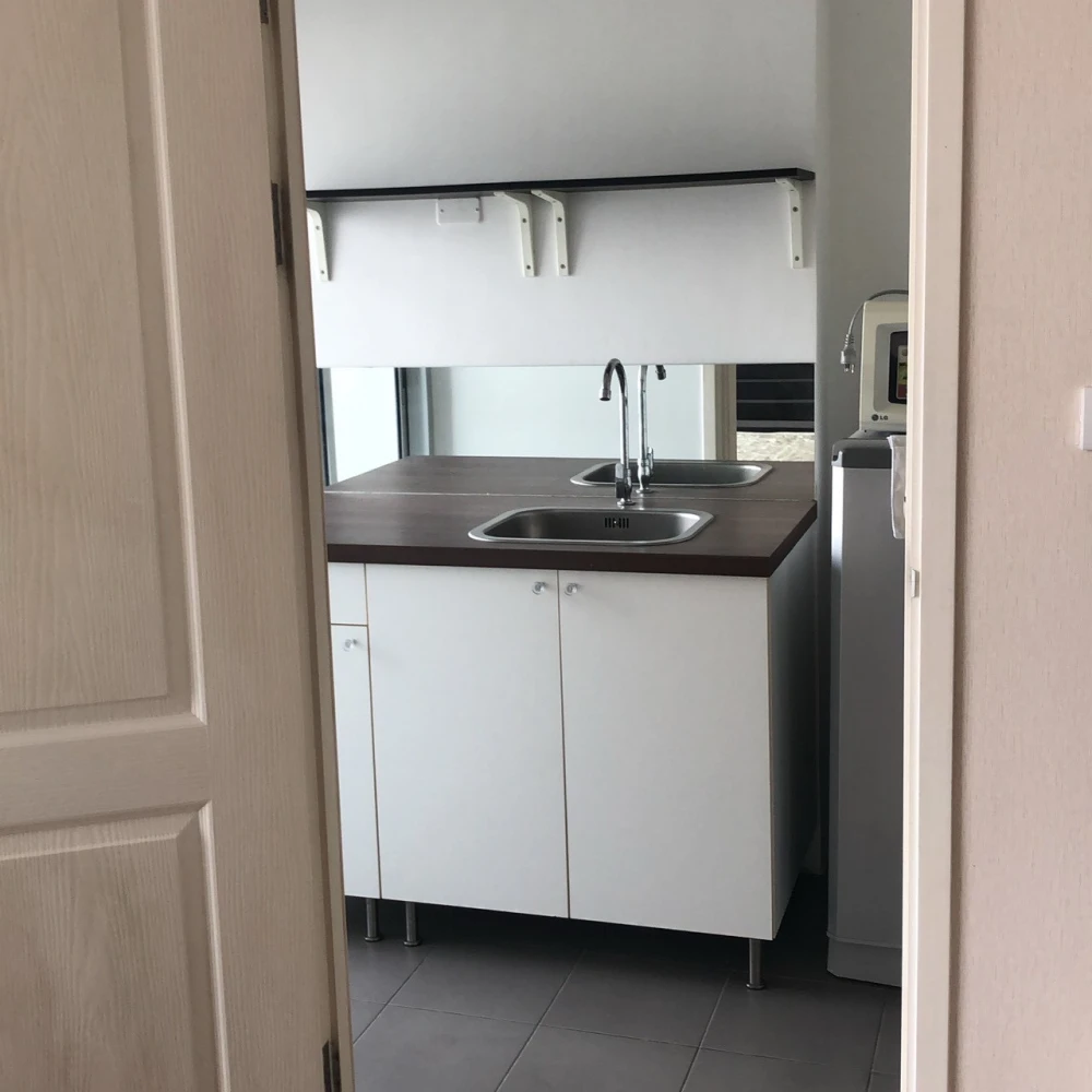 Condo for sale, The Tree Bang Pho Station, 15th floor, north, Rama 7 bridge view. Put wallpaper in the whole room