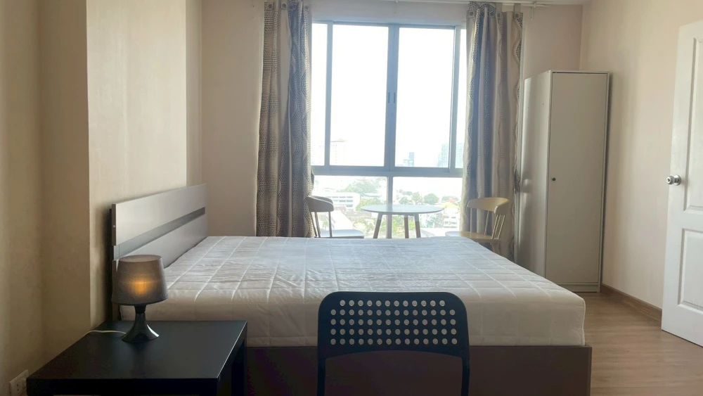Condo for sale, The Tree Bang Pho Station, 15th floor, north, Rama 7 bridge view. Put wallpaper in the whole room