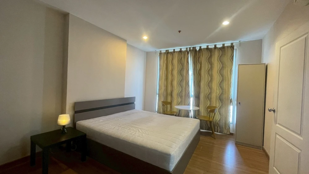 Condo for sale, The Tree Bang Pho Station, 15th floor, north, Rama 7 bridge view. Put wallpaper in the whole room