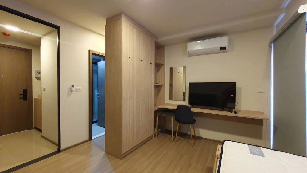 Selling a studio condo at The Move Bangna, 2nd floor (not high up), at a very special price. Don't miss out!