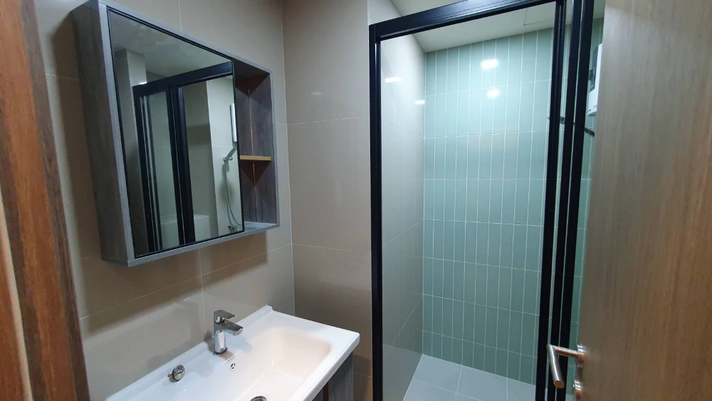 Selling a studio condo at The Move Bangna, 2nd floor (not high up), at a very special price. Don't miss out!