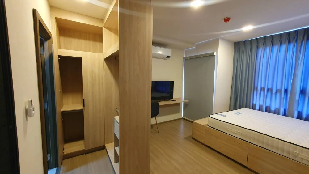 Selling a studio condo at The Move Bangna, 2nd floor (not high up), at a very special price. Don't miss out!
