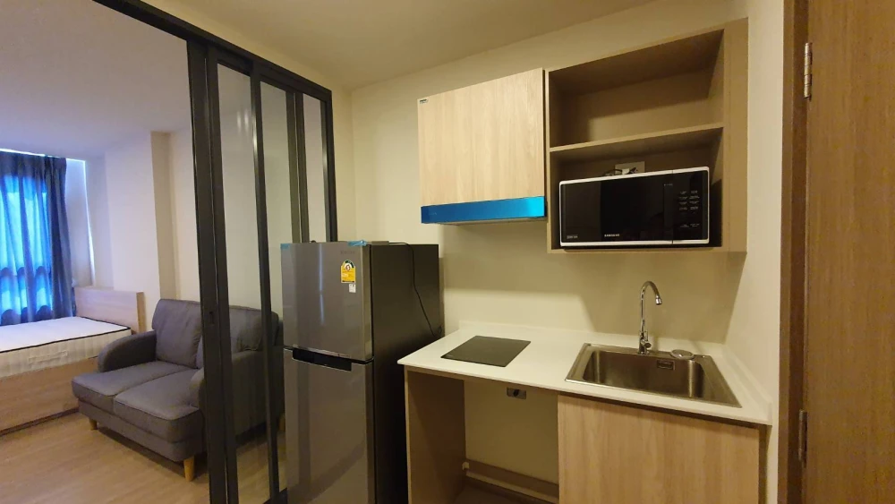 Selling a studio condo at The Move Bangna, 2nd floor (not high up), at a very special price. Don't miss out!