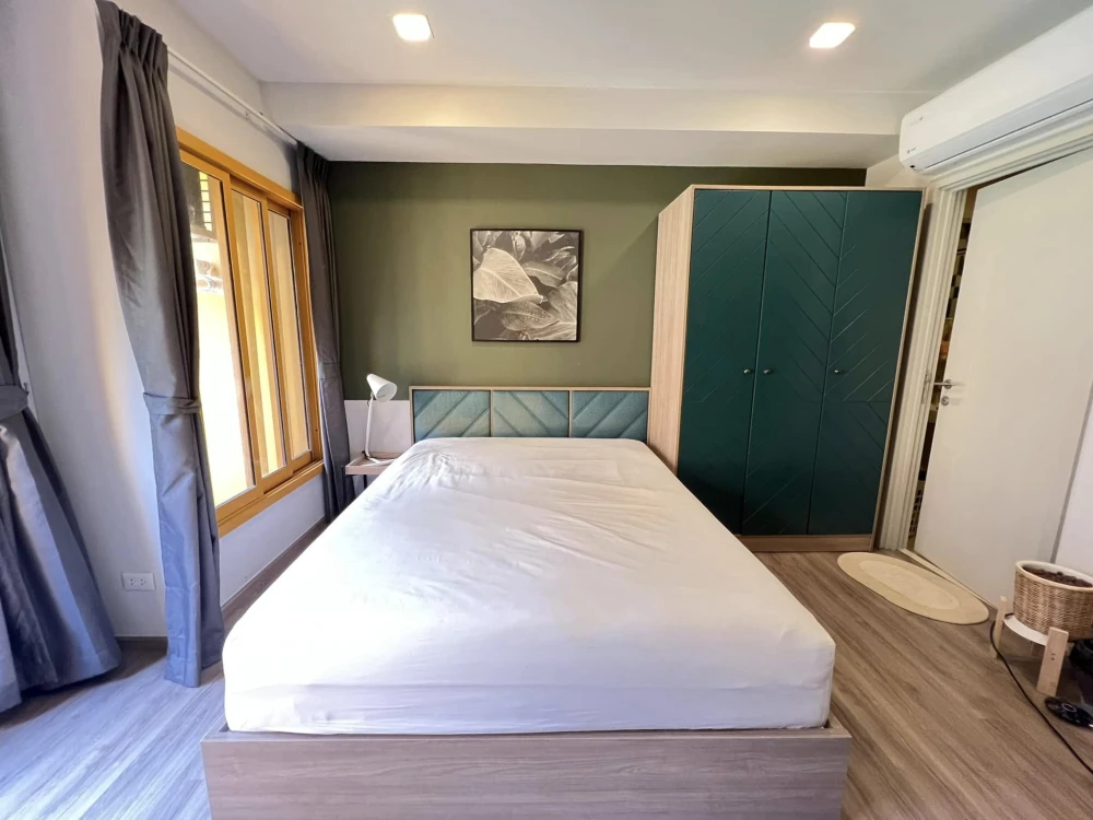 Condo for sale, The Base Sukhumvit 50, Studio room, Building B, 4th floor, fully furnished, just come and move in.