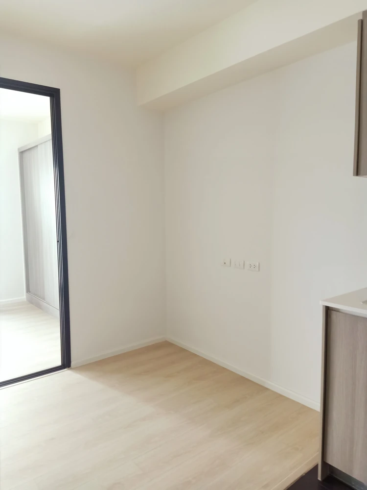 Condo for sale, A Space Mega, empty room, airy, clean, comfortable, swimming pool view, hurry and book before you miss out.