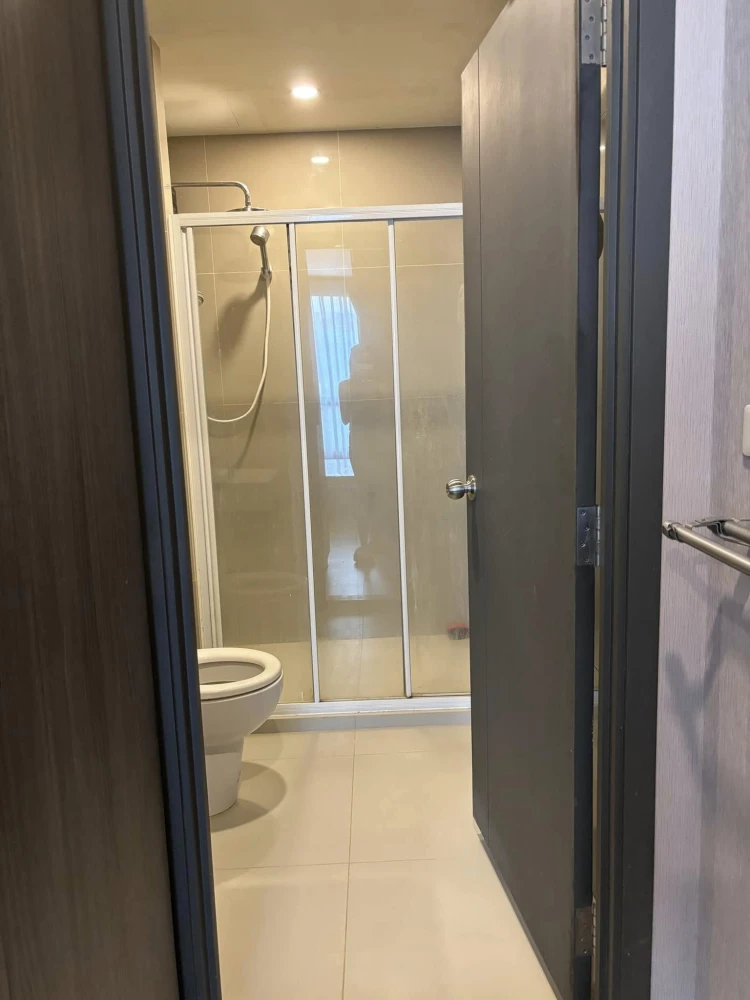 Condo for sale, Elio Del Nest, spacious room with plenty of built-in furniture. You can't miss out on booking it.
