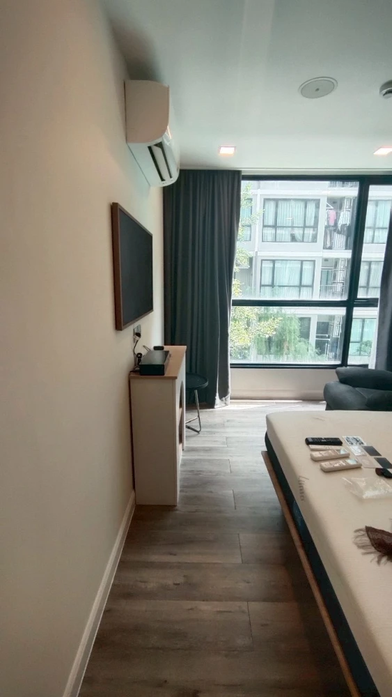 Condo for sale Atmoz Ratchada-Huai Khwang. Pool view, room not hot