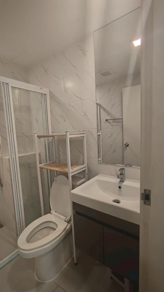 Condo for sale Atmoz Ratchada-Huai Khwang. Pool view, room not hot