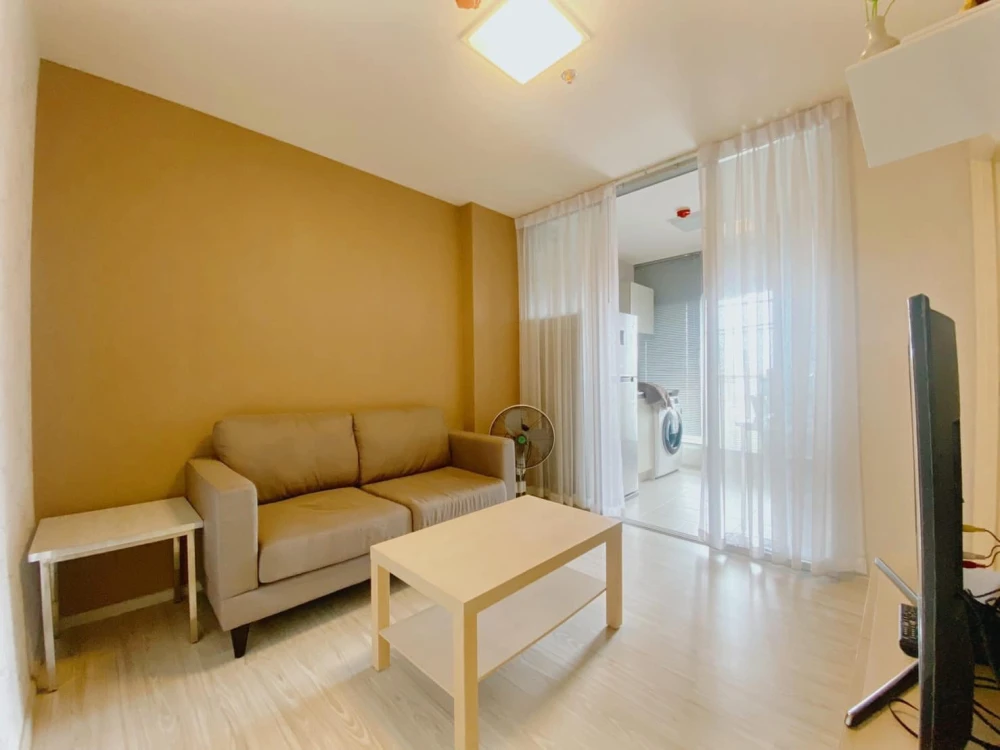 For sale: Condo Aspire Ratchadaphisek 2, fully furnished, wallpaper in the whole room, clearly separated kitchen. Reserve now before you miss out!!