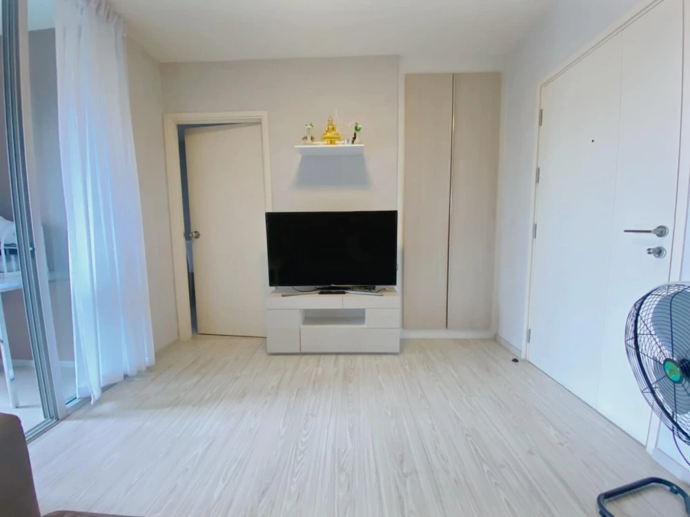 For sale: Condo Aspire Ratchadaphisek 2, fully furnished, wallpaper in the whole room, clearly separated kitchen. Reserve now before you miss out!!