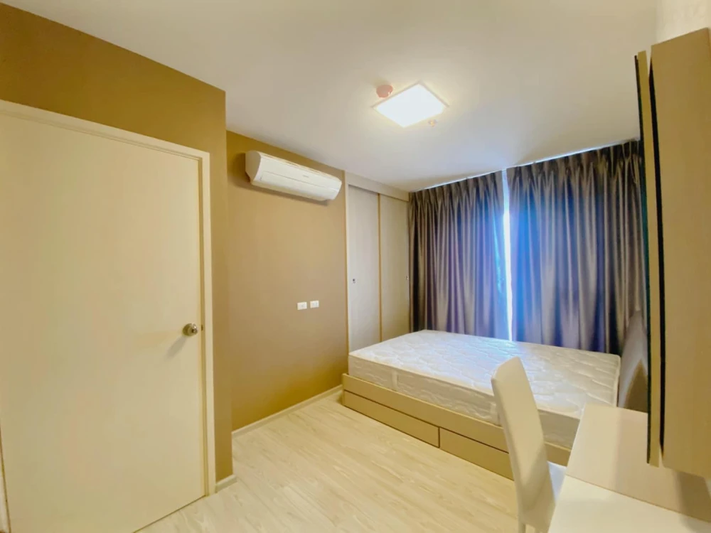 For sale: Condo Aspire Ratchadaphisek 2, fully furnished, wallpaper in the whole room, clearly separated kitchen. Reserve now before you miss out!!