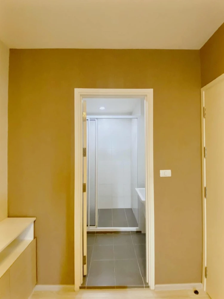 For sale: Condo Aspire Ratchadaphisek 2, fully furnished, wallpaper in the whole room, clearly separated kitchen. Reserve now before you miss out!!