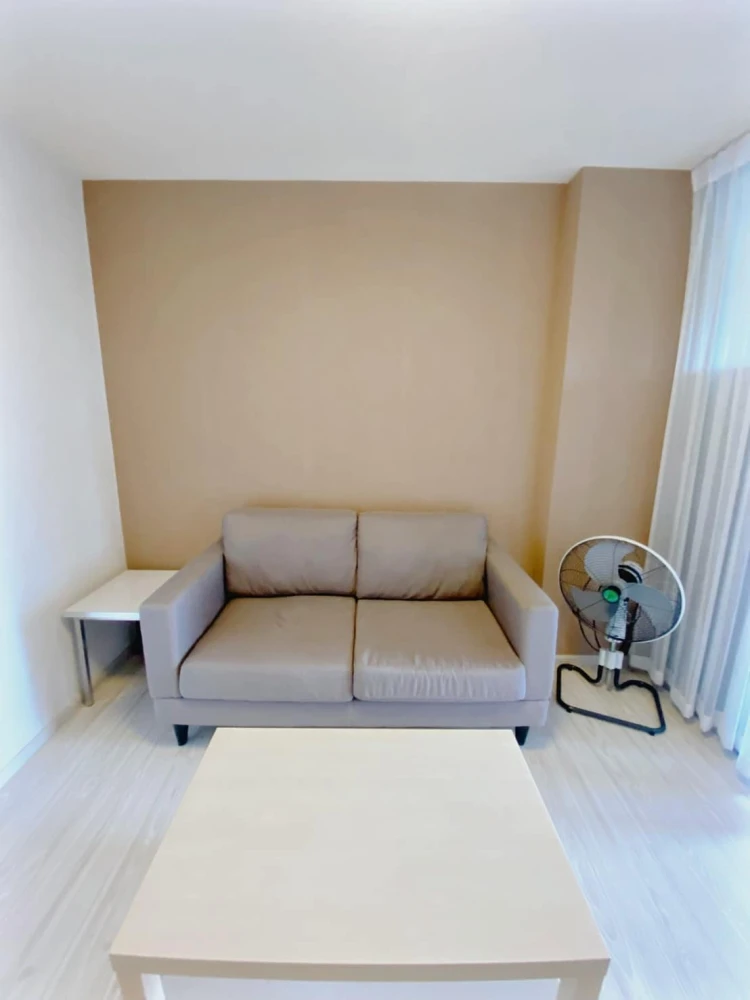 For sale: Condo Aspire Ratchadaphisek 2, fully furnished, wallpaper in the whole room, clearly separated kitchen. Reserve now before you miss out!!