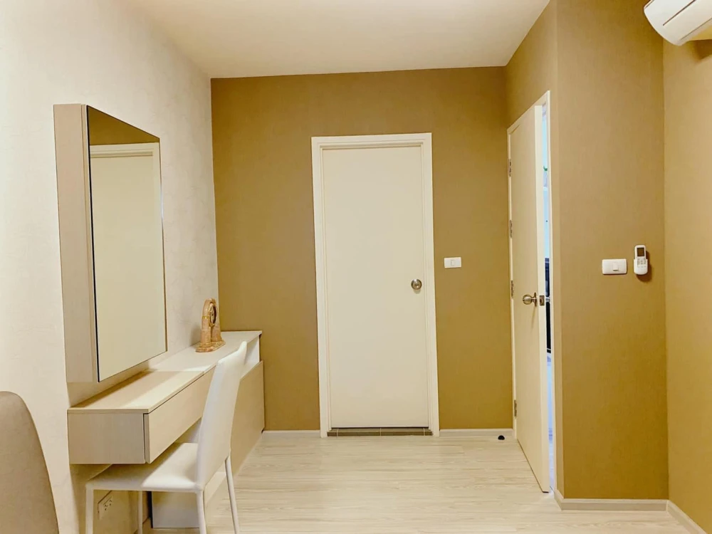For sale: Condo Aspire Ratchadaphisek 2, fully furnished, wallpaper in the whole room, clearly separated kitchen. Reserve now before you miss out!!