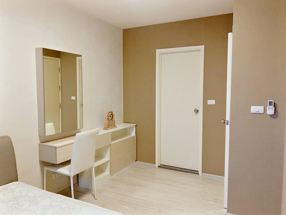 For sale: Condo Aspire Ratchadaphisek 2, fully furnished, wallpaper in the whole room, clearly separated kitchen. Reserve now before you miss out!!