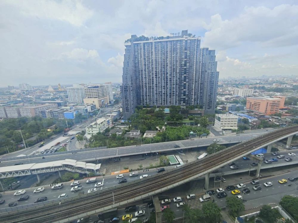Condo for sale: Aspire Sathorn-Tha Phra. Great location, attractive price. Buy now!!