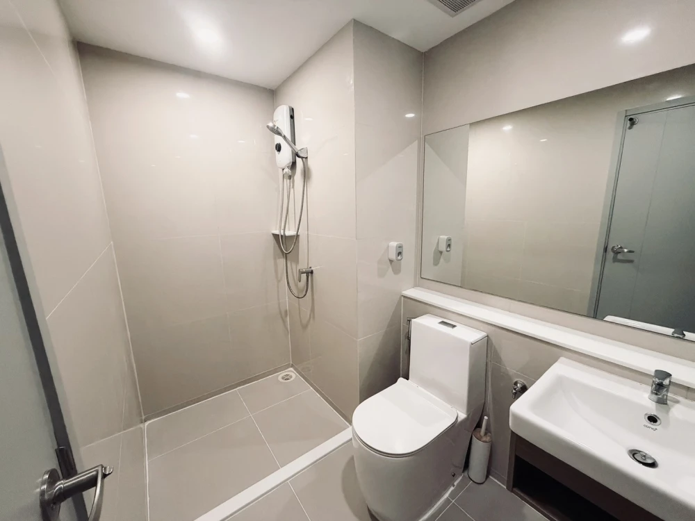 Condo for sale: Aspire Sukhumvit-On Nut. Spacious and comfortable unit. Buy now!!