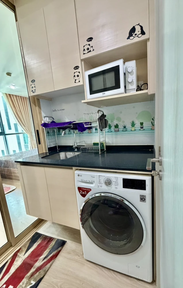 Condo for sale, Noble Revolve Ratchada 1, near the subway, fully furnished, ready to move in, pool view, don't miss it!!!