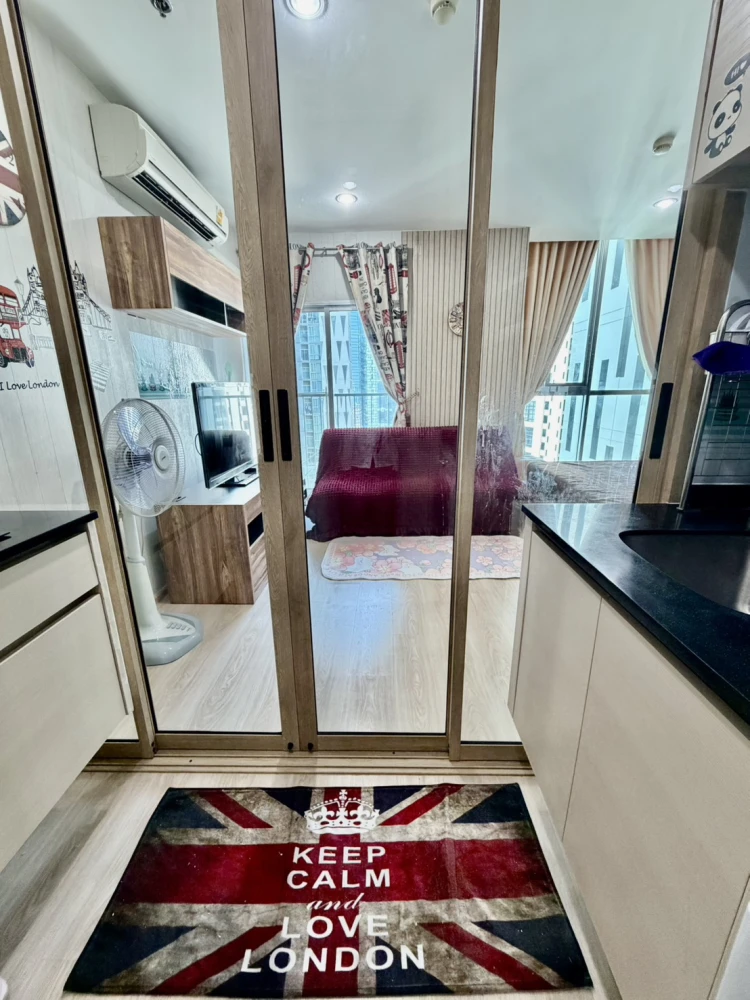 Condo for sale, Noble Revolve Ratchada 1, near the subway, fully furnished, ready to move in, pool view, don't miss it!!!
