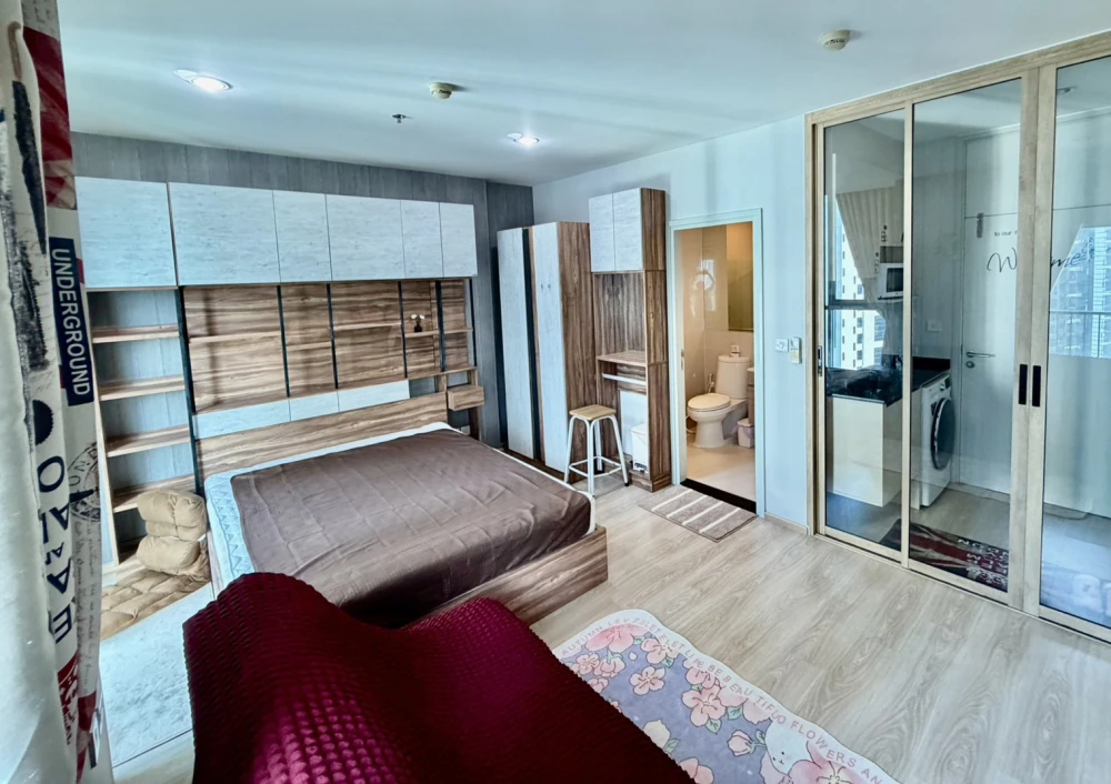 Condo for sale, Noble Revolve Ratchada 1, near the subway, fully furnished, ready to move in, pool view, don't miss it!!!