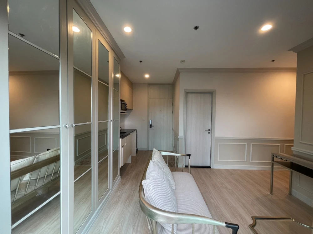 Condo for sale Noble Revolve Ratchada, 2 bedrooms, 2 bathrooms, 11th floor, fully furnished, ready to move in. Don't miss out!