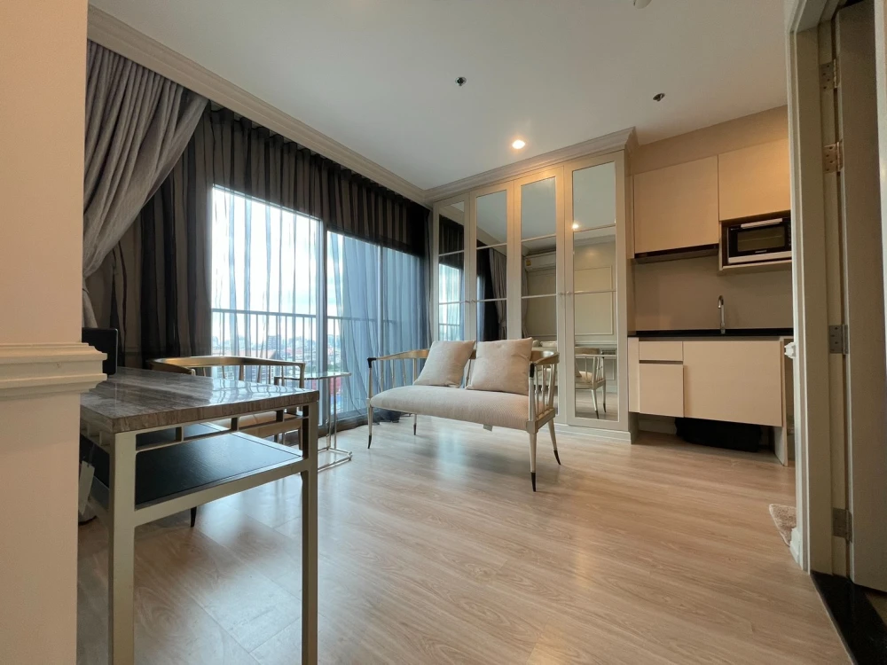 Condo for sale Noble Revolve Ratchada, 2 bedrooms, 2 bathrooms, 11th floor, fully furnished, ready to move in. Don't miss out!