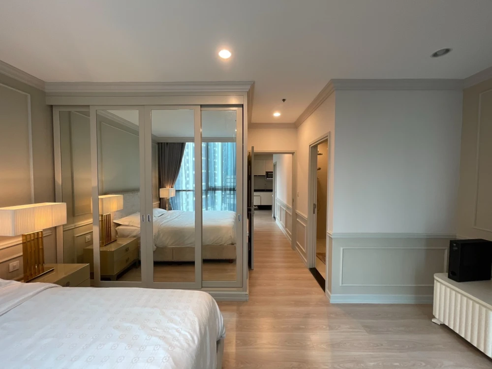 Condo for sale Noble Revolve Ratchada, 2 bedrooms, 2 bathrooms, 11th floor, fully furnished, ready to move in. Don't miss out!