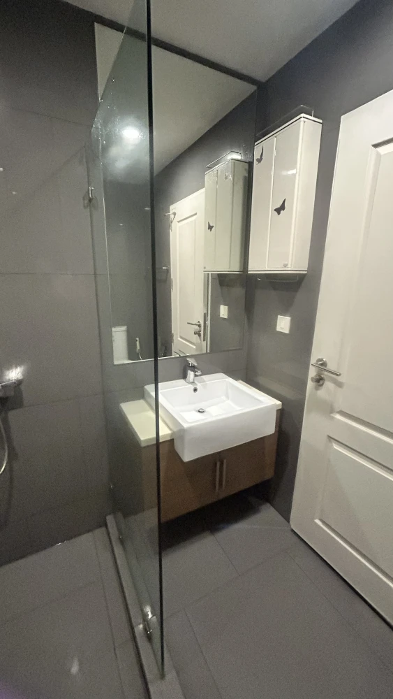 Condo for sale: Noble Revo Silom, spacious room, comfortable to live in, divided into sections. Affordable price If you miss it, you will regret it.
