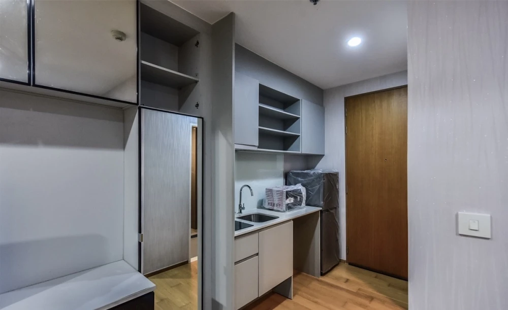 Condo for sale: Noble Revo Silom, spacious room, comfortable to live in, divided into sections. Affordable price If you miss it, you will regret it.