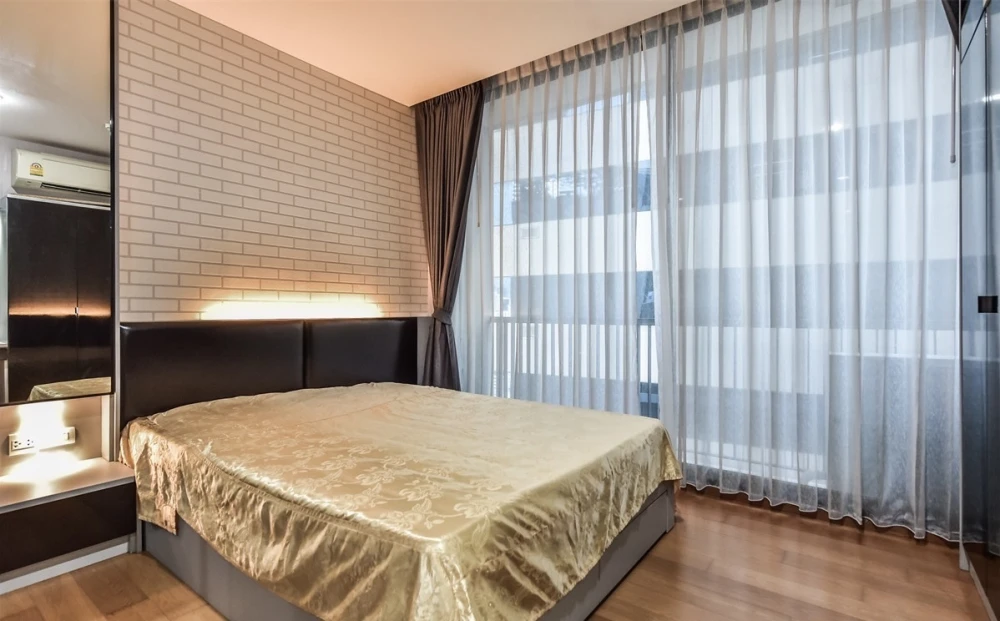 Condo for sale: Noble Revo Silom, spacious room, comfortable to live in, divided into sections. Affordable price If you miss it, you will regret it.