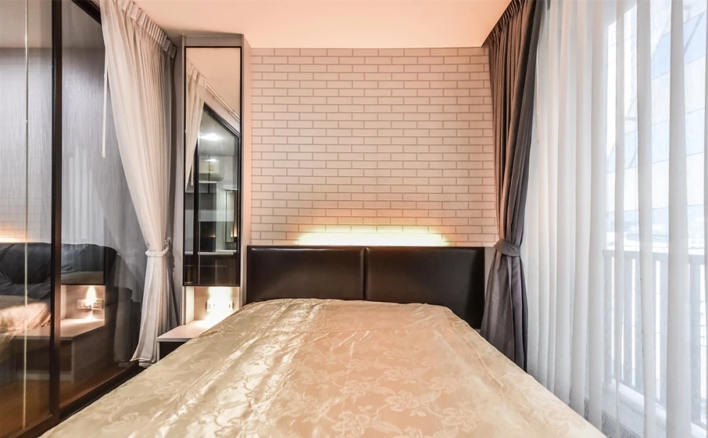 Condo for sale: Noble Revo Silom, spacious room, comfortable to live in, divided into sections. Affordable price If you miss it, you will regret it.