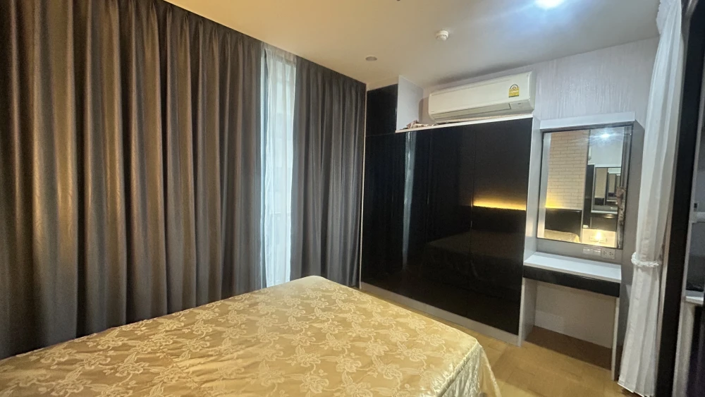 Condo for sale: Noble Revo Silom, spacious room, comfortable to live in, divided into sections. Affordable price If you miss it, you will regret it.