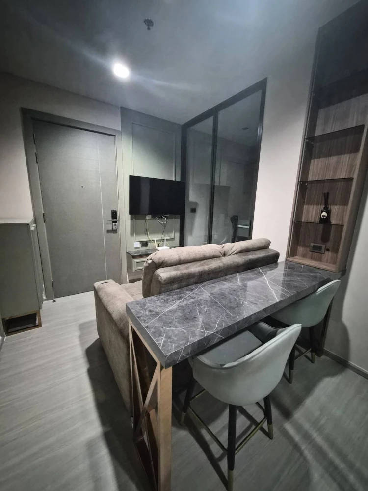 Condo for sale: Life Asoke-Rama 9. Beautiful, luxurious and comfortable unit. Buy now!!