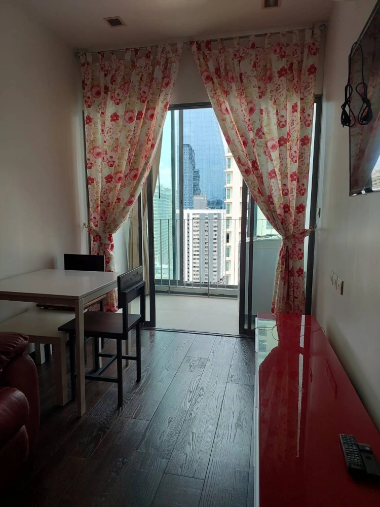 Condo for sale, Ideo Q Phayathai, high floor, good size room size is good Fully furnished and electrical appliances