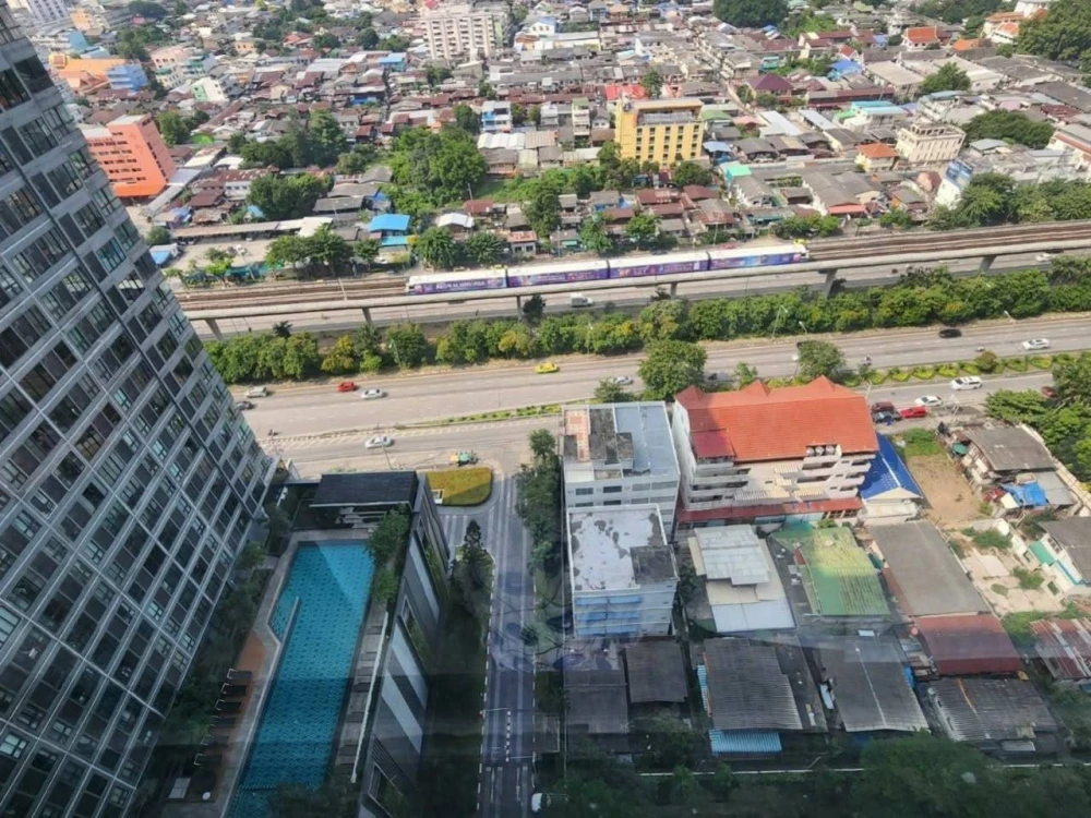 Condo for sale: Ideo Sathorn-Tha Phra. Great location, attractive price. Buy now!!