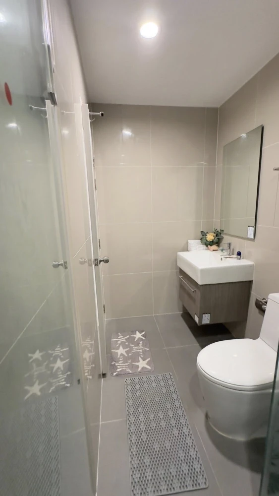 Condo for sale: Ideo Mobi Bangsue Grand Interchange. Ready to move in. Full amenities. Book now, don't miss out!