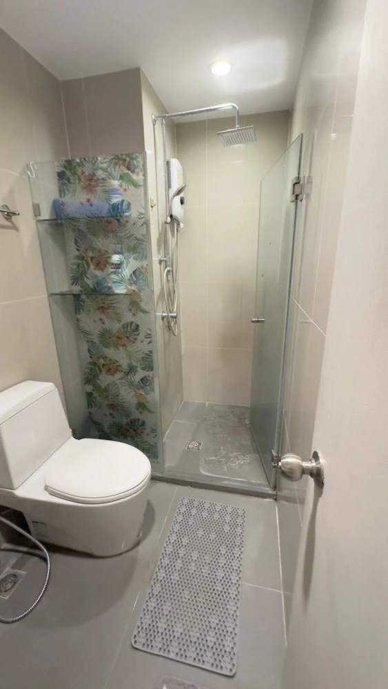 Condo for sale: Ideo Mobi Bangsue Grand Interchange. Ready to move in. Full amenities. Book now, don't miss out!