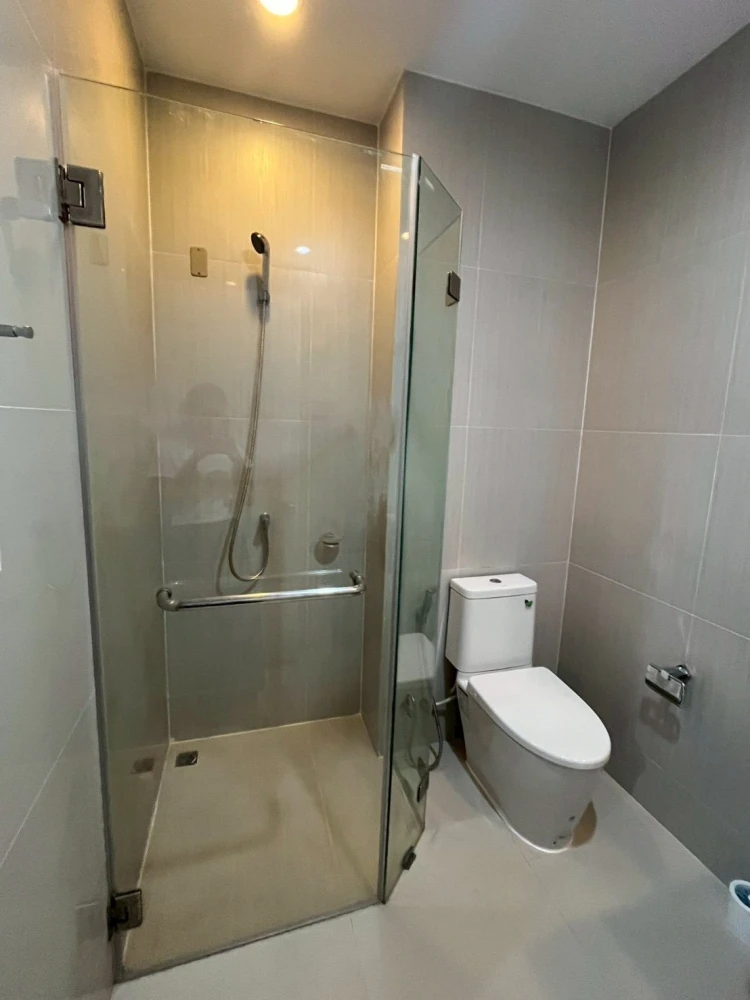For sale: Chewathai Ramkhamhaeng Condo. Ready to move in, fully furnished with appliances. Just bring your personal belongings and you can occupy the