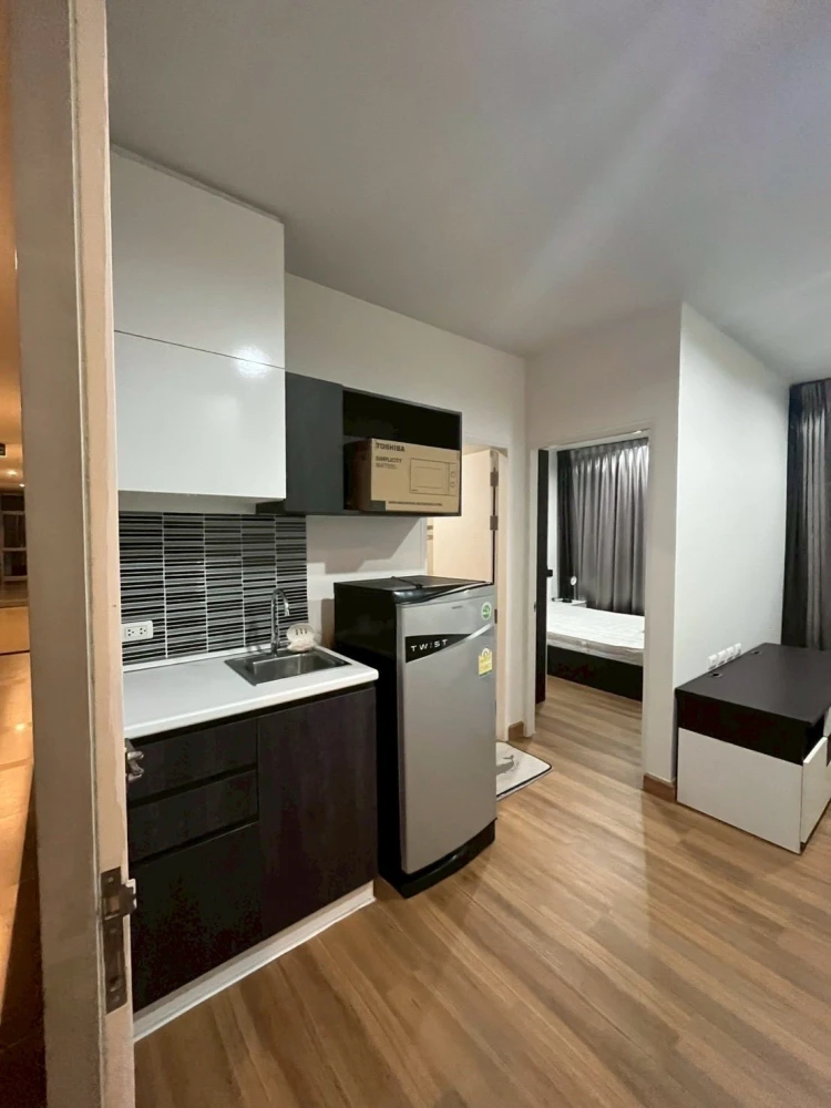 For sale: Chewathai Ramkhamhaeng Condo. Ready to move in, fully furnished with appliances. Just bring your personal belongings and you can occupy the