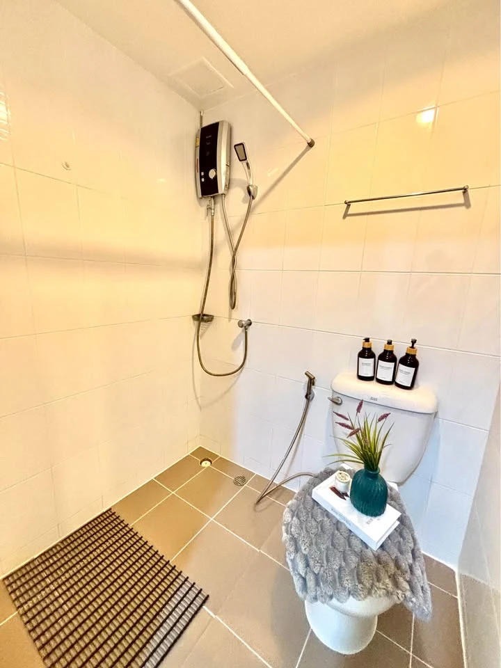 Condo for sale at Lumpini Mega City Bangna. Cozy room, high floor, fully furnished. Ready to move in. Hurry and reserve now before it's gone+++